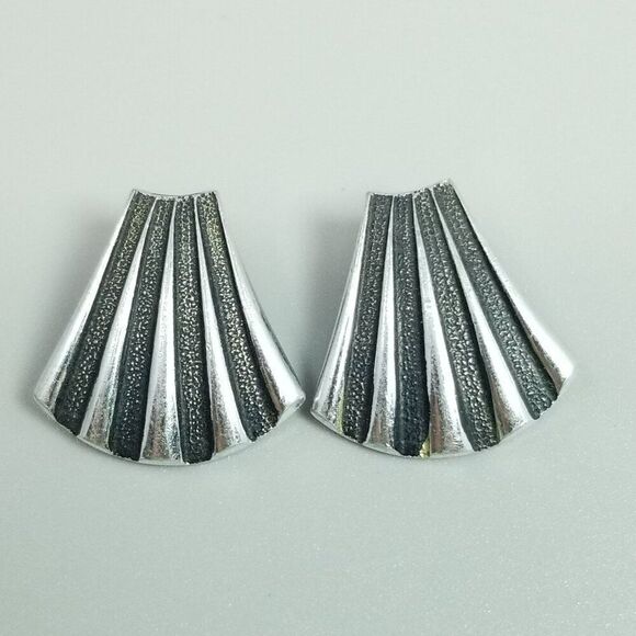 Vintage Silver Tone Shell Shape Clip On Earrings, Made in Germany, Retro - Picture 7 of 7